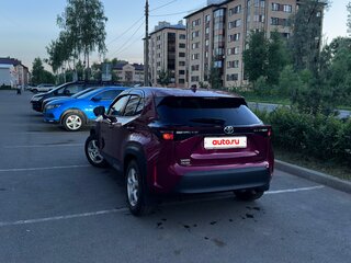 2021 Toyota Yaris Cross I, красный, 1700000 рублей, вид 4