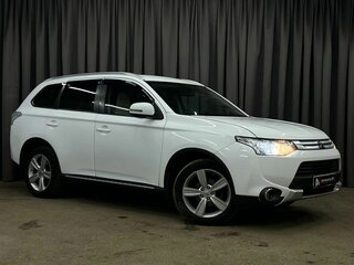 2014 Mitsubishi Outlander III Рестайлинг, белый, 1049888 рублей, вид 2