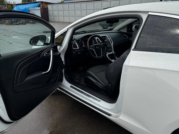 2013 Opel Astra GTC J Рестайлинг, белый, 1200000 рублей - вид 10