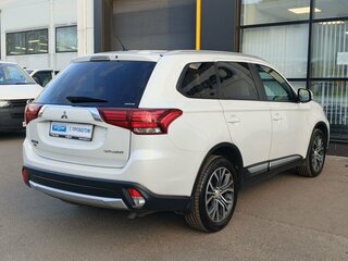 2015 Mitsubishi Outlander III Рестайлинг 2, белый, 1843000 рублей, вид 5