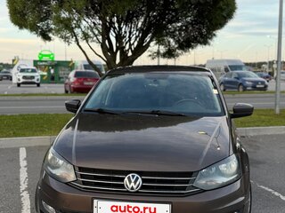 2015 Volkswagen Polo V Рестайлинг, коричневый, 900000 рублей, вид 1