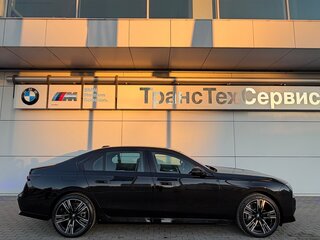 2025 BMW 7 серии 740i xDrive VII (G70), чёрный, 16500000 рублей, вид 4