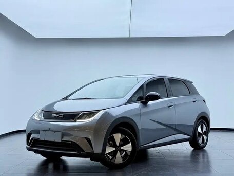 2025 BYD Dolphin 44.9 kWh I, серебристый, 1840000 рублей, вид 1