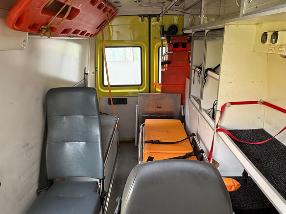 2016 Mercedes-Benz Sprinter, жёлтый, 1300000 рублей - вид 6