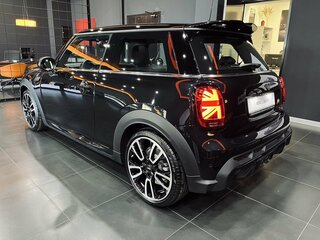 2023 Mini Hatch Cooper S III (F55/F56) Рестайлинг 2, чёрный, 5490000 рублей, вид 3