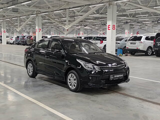 2019 Kia Rio IV, чёрный, 1199000 рублей, вид 3