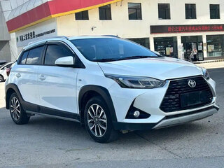 2023 Toyota Yaris L X XP150 Рестайлинг, белый, 1250000 рублей, вид 3