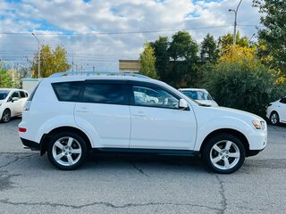 2010 Mitsubishi Outlander II Рестайлинг, белый, 1249000 рублей, вид 5