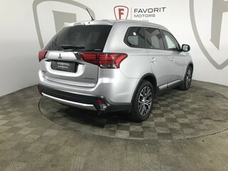 2016 Mitsubishi Outlander III Рестайлинг 2, серебристый, 1700000 рублей, вид 5