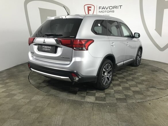 2016 Mitsubishi Outlander III Рестайлинг 2, серебристый - вид 4