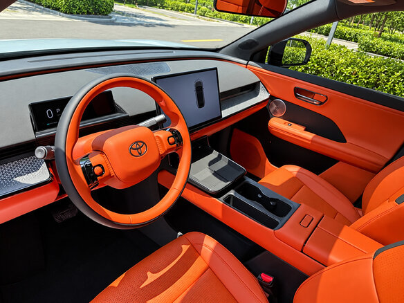 2026 Toyota bZ3X 58.3 kWh, серебристый - вид 10