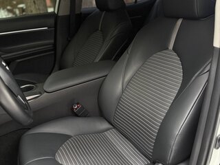 2020 Toyota Camry VIII (XV70) Рестайлинг, белый, 2500000 рублей, вид 4