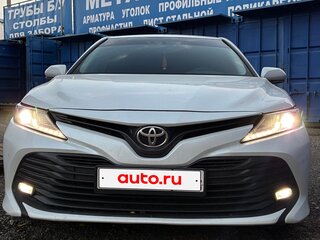 2020 Toyota Camry VIII (XV70), белый, 1999999 рублей, вид 1