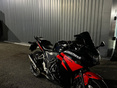 2011 Honda CBR 250R, красный, 300000 рублей, вид 2