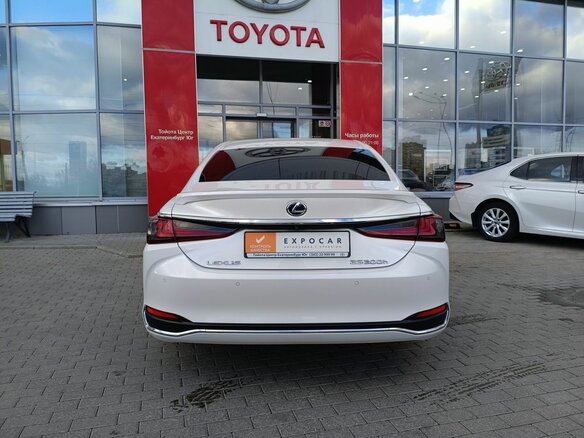 2018 Lexus ES 300h VII, белый, 4200000 рублей - вид 22