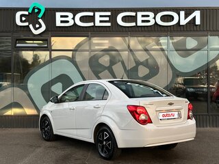 2014 Chevrolet Aveo II, белый, 730000 рублей, вид 3
