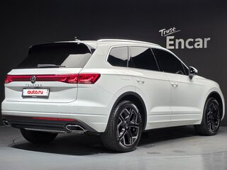 2025 Volkswagen Touareg III Рестайлинг, белый, 10230000 рублей, вид 2