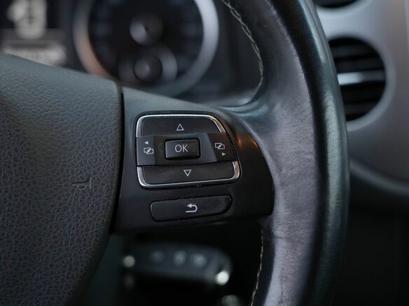 2016 Volkswagen Tiguan I Рестайлинг, чёрный, 1390000 рублей - вид 13