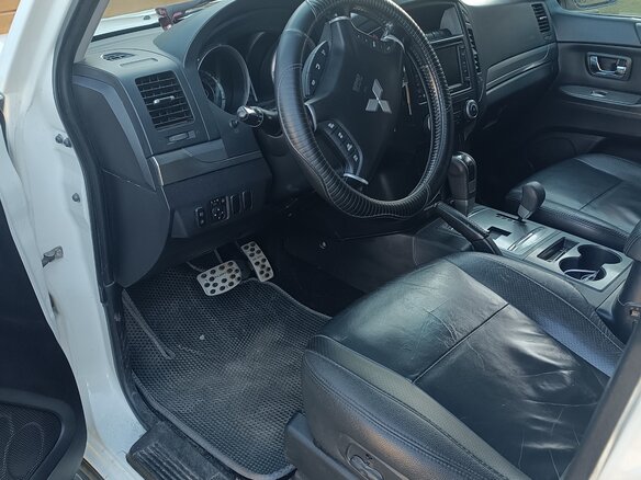2011 Mitsubishi Pajero IV, белый, 1500000 рублей - вид 3