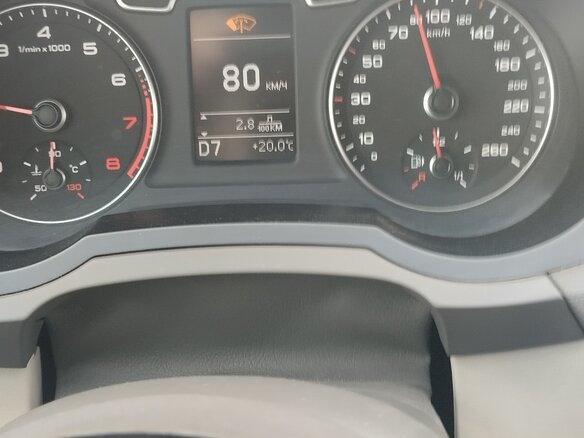 2013 Audi Q3 I (8U), бежевый, 1600000 рублей - вид 3