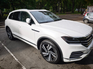 2020 Volkswagen Touareg III, белый, 4600000 рублей, вид 3