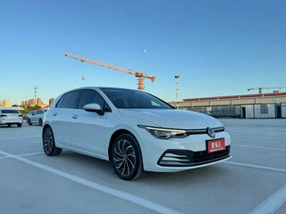 2023 Volkswagen Golf VIII, белый, 1535000 рублей, вид 1