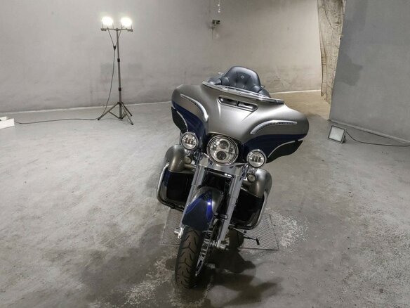2017 Harley-Davidson CVO Limited, серебристый, 1999000 рублей - вид 2