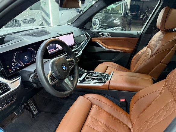 2025 BMW X7 40i I (G07) Рестайлинг, белый - вид 18