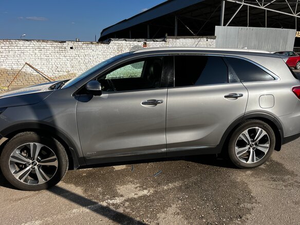 2018 Kia Sorento III Prime Рестайлинг, серый, 2670000 рублей - вид 1