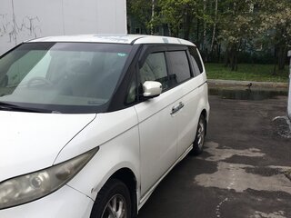 2004 Honda Elysion I, белый, 1100000 рублей, вид 2