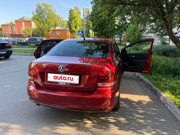 2016 Volkswagen Polo V Рестайлинг, красный, 850000 рублей - вид 5