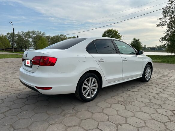 2013 Volkswagen Jetta VI, белый, 1070000 рублей - вид 4