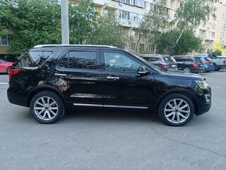 2017 Ford Explorer V Рестайлинг, чёрный, 2370000 рублей, вид 4