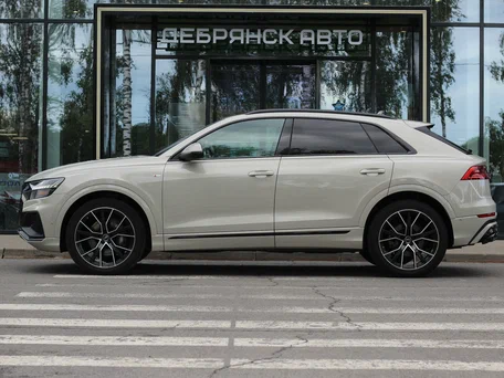 2023 Audi Q8 55 TFSI I (4M), серый, 8350000 рублей, вид 2