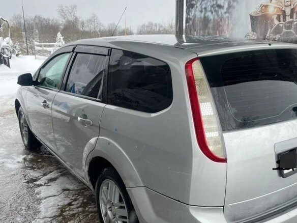 2011 Ford Focus II Рестайлинг, серебристый, 350000 рублей - вид 1