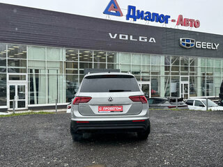 2019 Volkswagen Tiguan II, серый, 2500000 рублей, вид 4