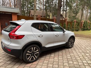 2020 Volvo XC40 I, серебристый, 3600000 рублей, вид 2