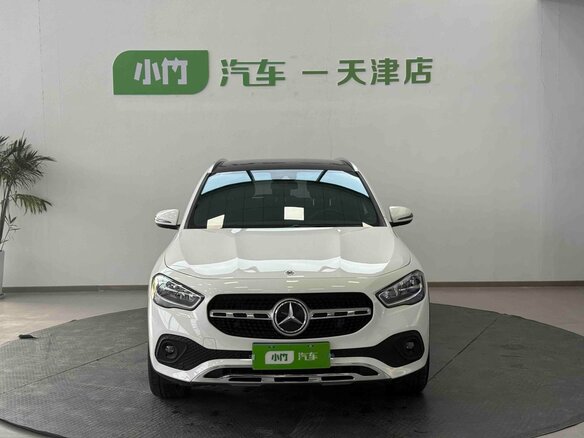 2022 Mercedes-Benz GLA 180 II (H247), белый - вид 1
