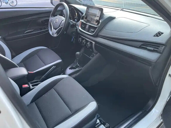 2022 Toyota Yaris IV, белый, 979099 рублей - вид 10