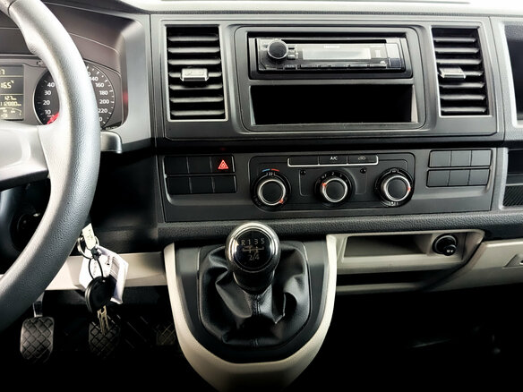 2017 Volkswagen Transporter, серый, 2440000 рублей - вид 14
