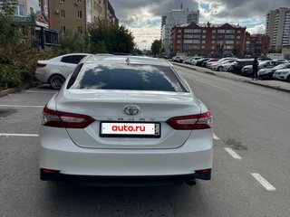 2021 Toyota Camry VIII (XV70) Рестайлинг, белый, 3300000 рублей, вид 2