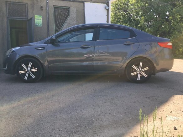 2012 Kia Rio 5-speed III, серый, 750000 рублей - вид 2