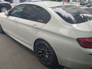 2012 BMW 5 серии 550i xDrive VI (F10/F11/F07), белый, 1850000 рублей, вид 5