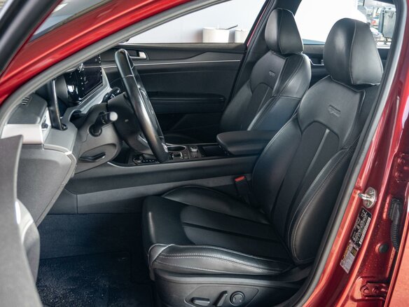 2021 Kia K5 III, красный, 2330000 рублей - вид 9