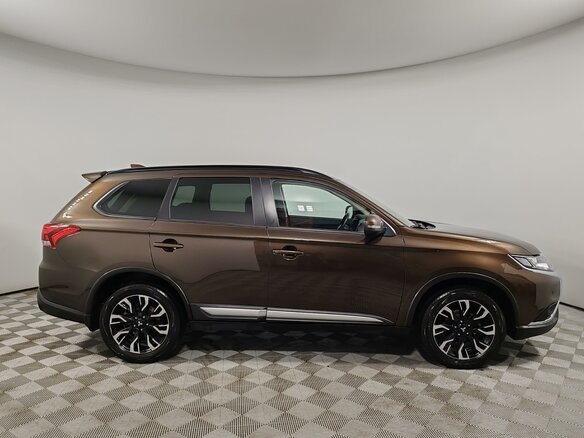 2021 Mitsubishi Outlander III Рестайлинг 3, коричневый, 2249000 рублей - вид 3