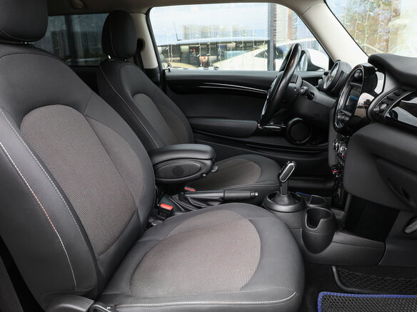 2018 Mini Hatch Cooper III (F55/F56) Рестайлинг, синий, 1898000 рублей - вид 9