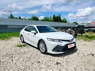 2022 Toyota Camry VIII (XV70) Рестайлинг, белый, 2764500 рублей, вид 2