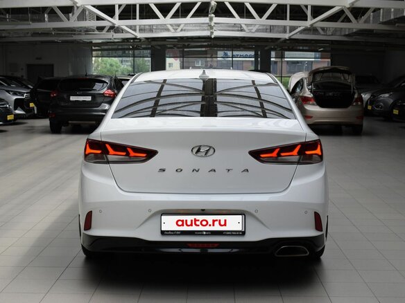 2018 Hyundai Sonata VII (LF) Рестайлинг, белый, 1720000 рублей - вид 5