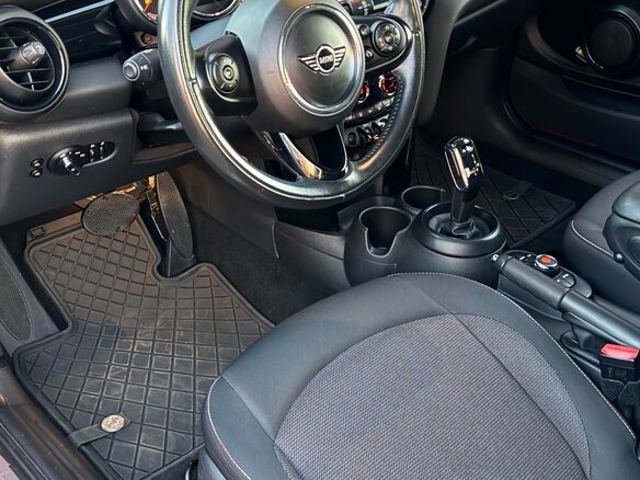 2018 Mini Hatch Cooper III (F55/F56), красный, 1700000 рублей - вид 6