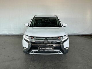 2019 Mitsubishi Outlander III Рестайлинг 3, белый, 1968000 рублей, вид 2